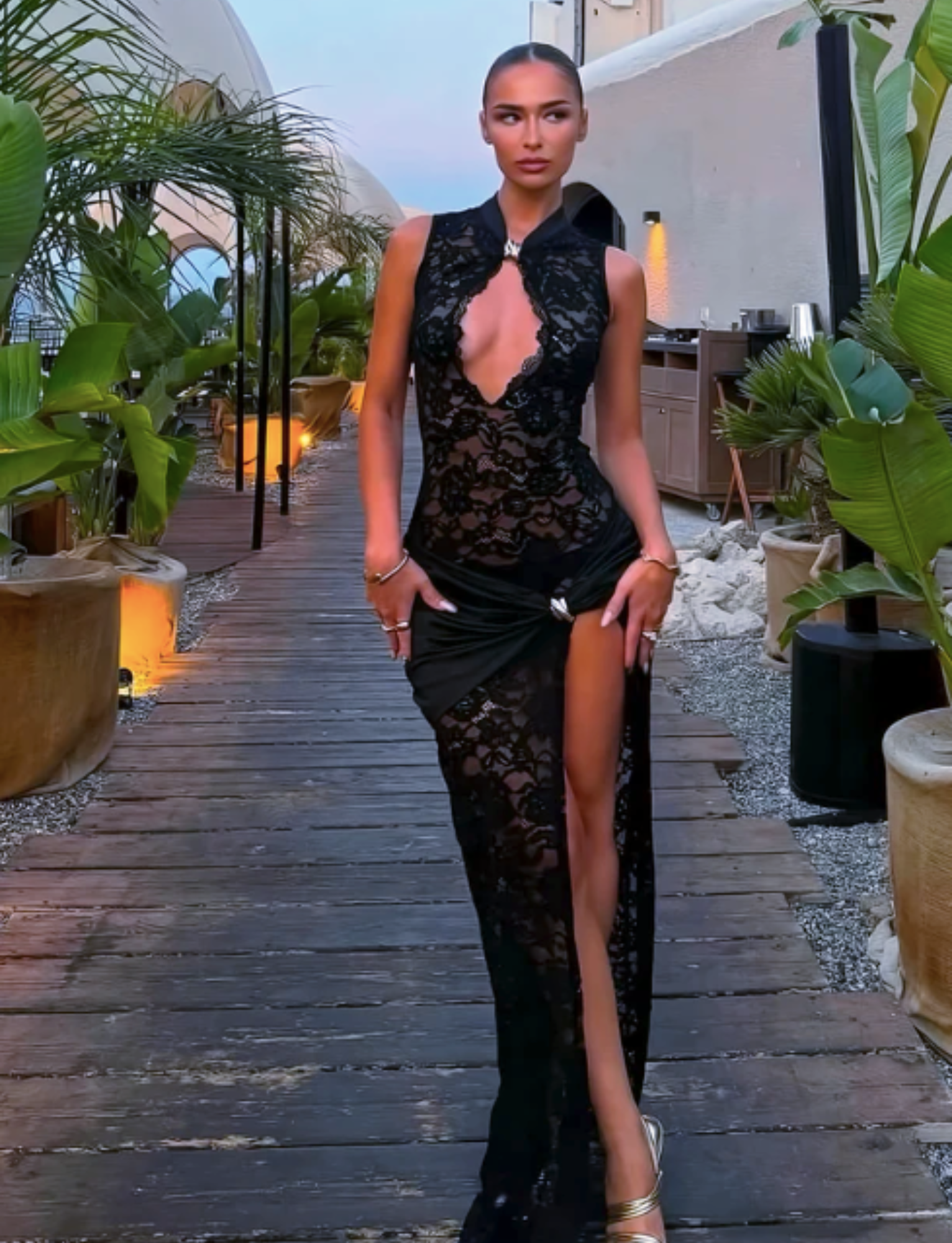 Onyx Lace Keyhole Maxi | Black